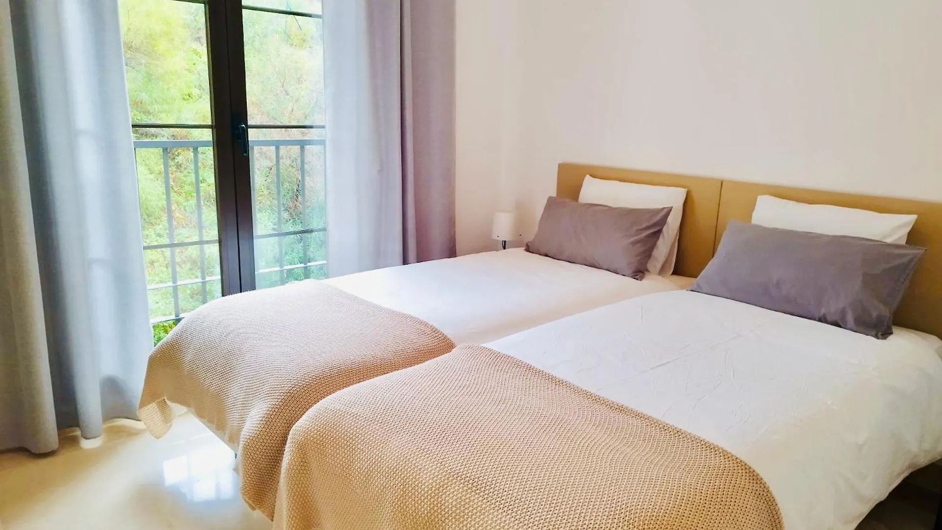 Los Arqueros Las Jacarandas Benahavis Apartment